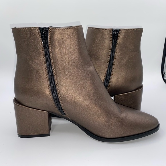 Comfort Sesto Meucci Bronze Metallic 7” Tall Ankle Boots Zip  2”Heel Like New - Picture 1 of 15
